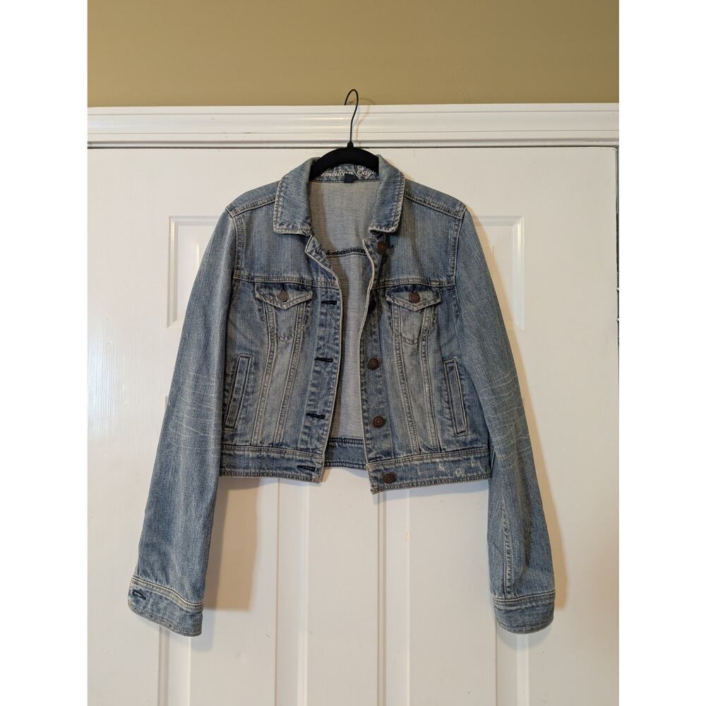 American Eagle Cropped Denim Jacket Size Medium Light Wash Fall Layering